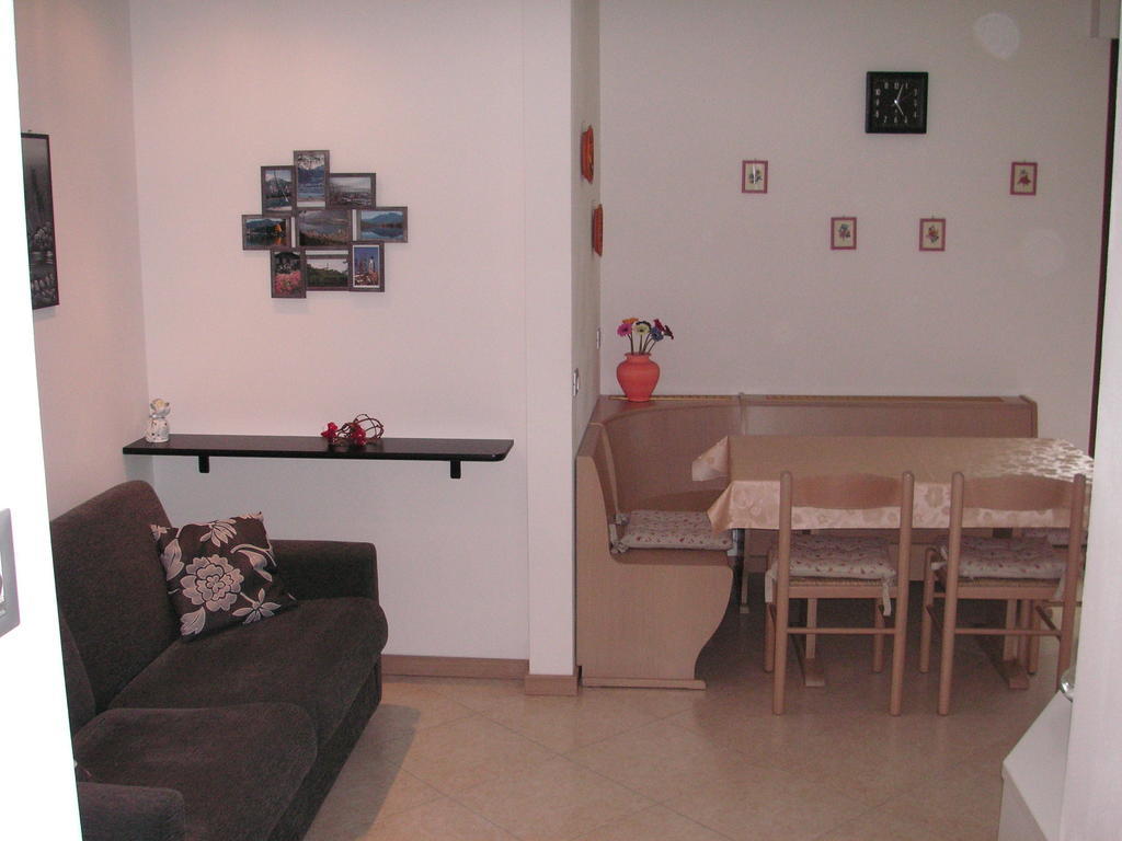 Casa Ferrari Monica Apartment Calceranica al Lago Bagian luar foto